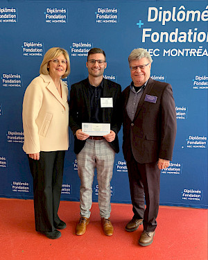 Remise d'une bourse de la Fondation de l'Ordre des Adm.A. &agrave; Justin Laurence (HEC) - 2023
